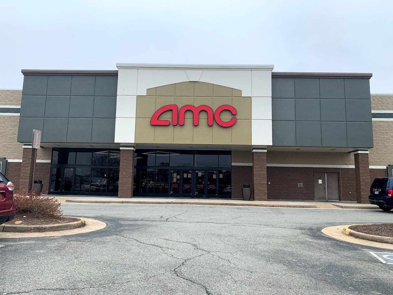 AMC DINE-IN Midlothian 10 - Showtimes - Screendollars