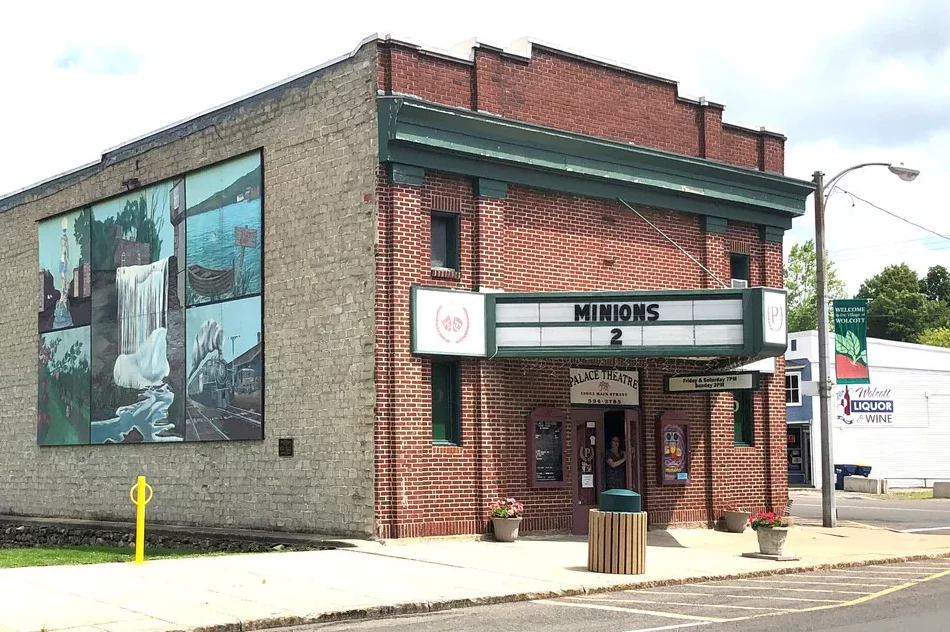 Palace Theatre in Wolcott, NY Screendollars