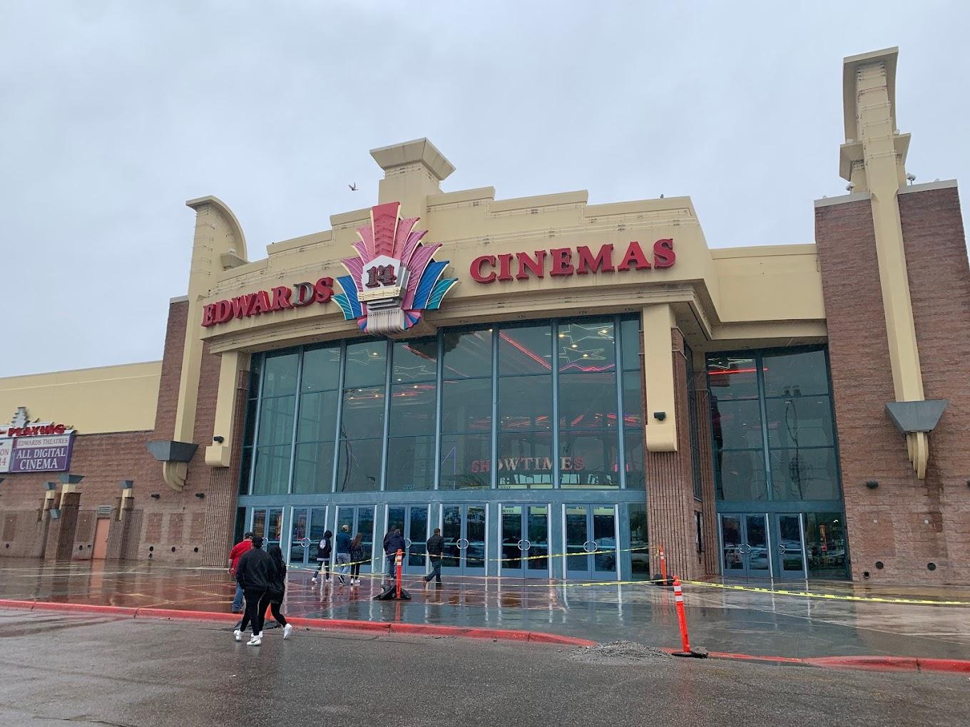 Bones And All Showtimes Near Regal Edwards Grand Teton 78
