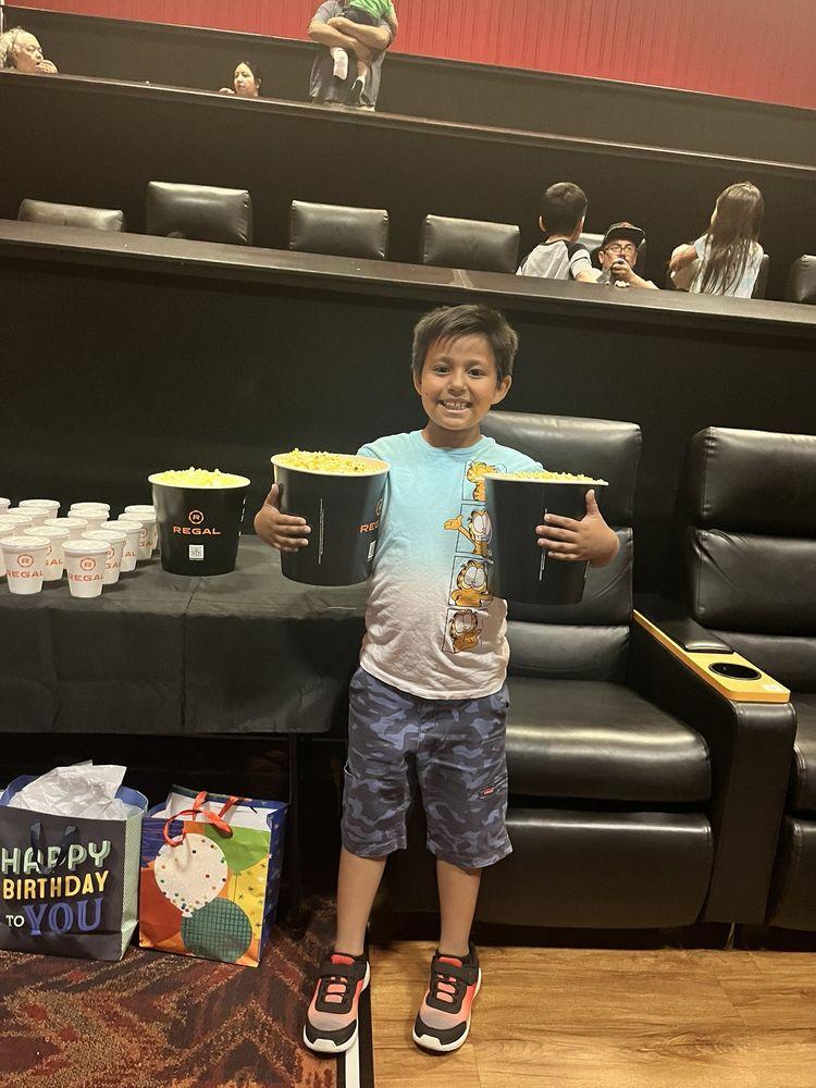 regal-manchester-fresno-theatre-showtimes-tickets