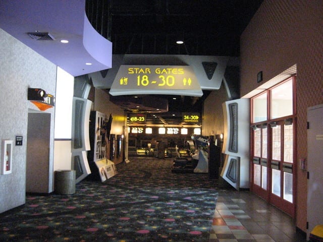 AMC Covina 17 - Screendollars