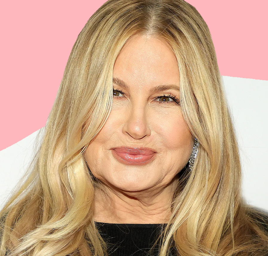 What is Jennifer Coolidge's net worth?