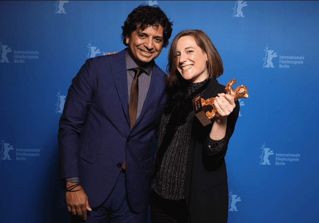 https://live.screendollars.com/wp-content/uploads/2021/10/M.-Night-Shyamalan-and-Carla-Simon-at-an-event-for-Alcarras-2022.png